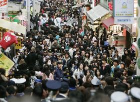 3 teenage girls taken to hospital after stampede in Tokyo