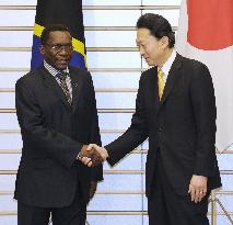 Hatoyama vows to Tanzanian PM to cooperate in aiding Africa