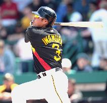 Iwamura homers, gets 3 hits for Pirates