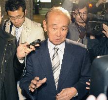Okinawa gov. talks with Hatoyama's top aide