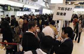 Strong winds in Tokyo, vicinity disrupt air, railway transport