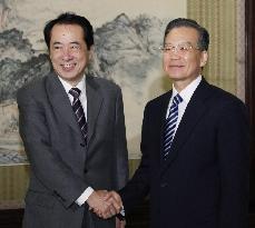Kan, Wen hold talks in Beijing