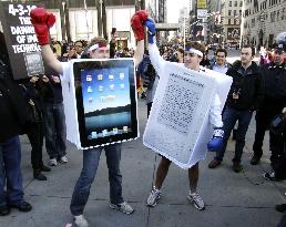 iPad promotion hits Manhattan streets