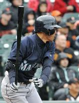 Mariner's Ichiro plays in opening game