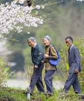 Emperor Akihito, Empress Michiko take retreat in Shizuoka