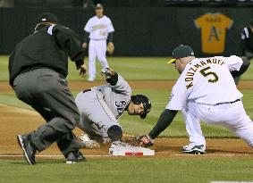 Ichiro 1-for-4 in Mariners-Athletics opener