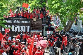 Thai protesters enter 'no-go' areas in Bangkok