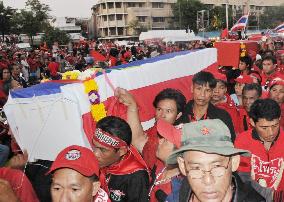 Thai antigov't protesters mourn for victims