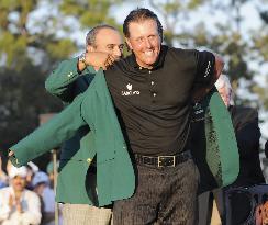 Mickelson wins Masters golf tournament