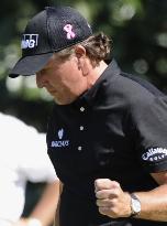 Mickelson promotes breast cancer fight at Masters