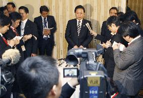 Hatoyama promises Obama end-of-May settlement on base issue