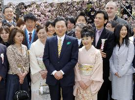 Prime Minister Hatoyama hosts cherry-viewing party