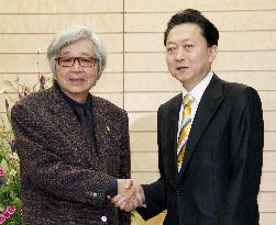 Hatoyama meets with filmmaker Yamada
