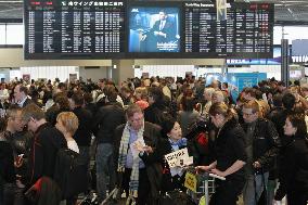 JAL flight from Moscow arrives in Narita