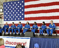 Discovery astronauts attend welcome ceremony