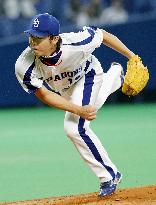 Chunichi's Yoshimi solid against Yakult