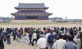 Rebuilt Nara imperial hall draws tourists