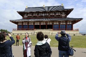 Rebuilt Nara imperial hall draws tourists