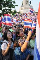 Bangkok standoff continues