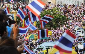 Bangkok standoff continues