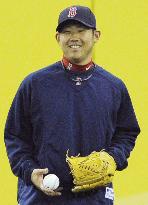 Red Sox's Matsuzaka practices before return to game