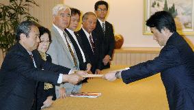 Okada stresses U.S. Marines' role in Japan's defense
