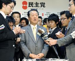 Ozawa says he will remain in DPJ post