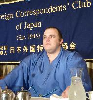 Baruto keeps smiling as he aims for sumo's ultimate prize