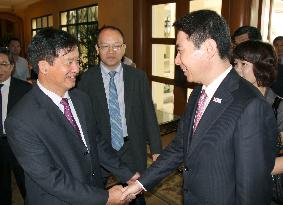 Japanese transport minister Maehara visits Vietnam