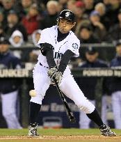 Mariners' Ichiro with 2 singles in 4 at-bats