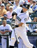 Mariners' Ichiro 3-for-5 with 3 stolen bases against Angels