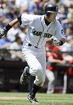 Mariners' Ichiro 3-for-5 with 3 stolen bases against Angels