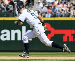 Mariners' Ichiro 3-for-5 with 3 stolen bases against Angels