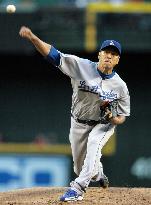 Kuroda gets 4th win as Dodgers top D'Backs