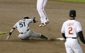 Ichiro 2-for-4 against Orioles