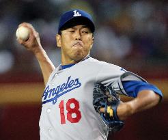 Kuroda gets 4th win as Dodgers top D'Backs