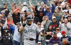 Ichiro 3-for-4 against Orioles