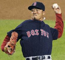 Red Sox reliever Okajima throws scoreless 9th against Tigers