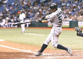 Ichiro extends multi-hit streak to 7 games