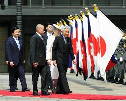 Emperor welcomes Cambodian king