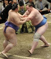 Baruto rebounds at summer sumo