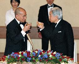 Emperor Akihito hosts dinner for Cambodian King Sihamoni