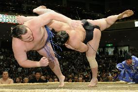 Ozeki Baruto suffers 3rd loss at summer sumo tourrnment