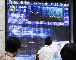 Japan stocks continue to slide on eurozone fiscal woes