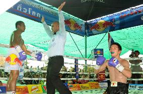 Kimura KOed in 4th by WBA champ Kratingdaenggym