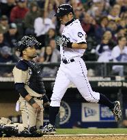 Mariners' Ichiro 2-for-4 against Padres