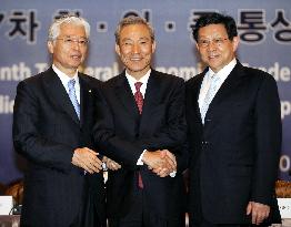 Japan, China, S. Korea eye investment pact