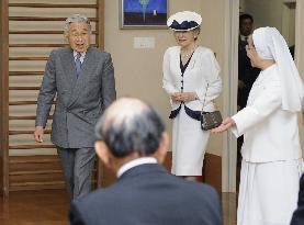 Emperor Akihito, Empress Michiko visit leprosy santoriums