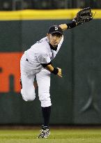 Ichiro plays against Tigers