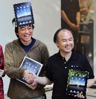Apple's iPad goes on sale in Japan